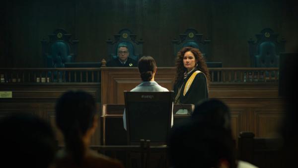 Intens kat-en-muisspel; deze corrupte Thaise rechtbankthriller kijk je vanaf afgelopen donderdag op Netflix