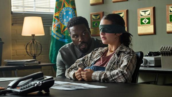 Na de imposante boekenreeks en de indrukwekkende film met Denzel Washington komt deze keiharde actiethriller nu als serie naar Netflix