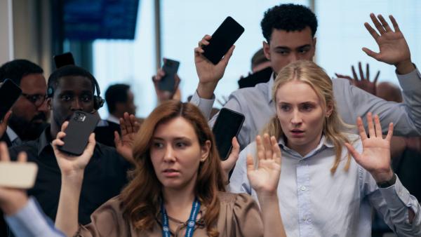 Prime Video pakt uit met deze thriller, bloedspannende miniserie met Sophie Turner uit 'Game of Thrones' en 'Tomb Raider'