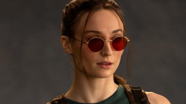 Sophie Turner is Lara Croft op eerste foto 'Tomb Raider'-serie van Prime Video