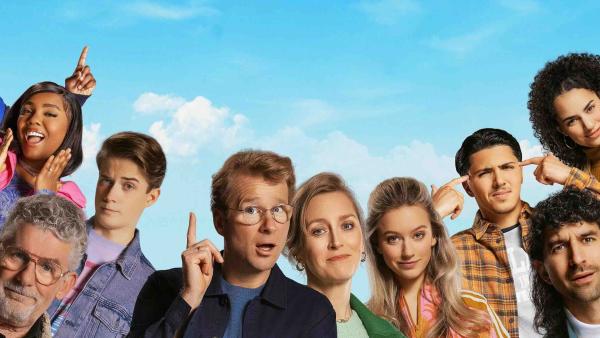 'De Tatta’s: De Serie' seizoen 2: iedereen doet weer mee in de Hollandwijk, zelfs de knapste kickbokser van Nederland