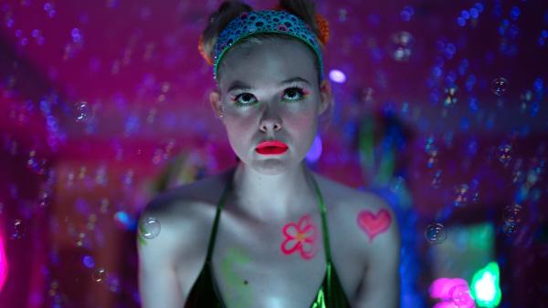 Elle Fanning openhartig over naaktscènes in 'Margo's Got Money Troubles': "Ik ben totaal niet bescheiden"
