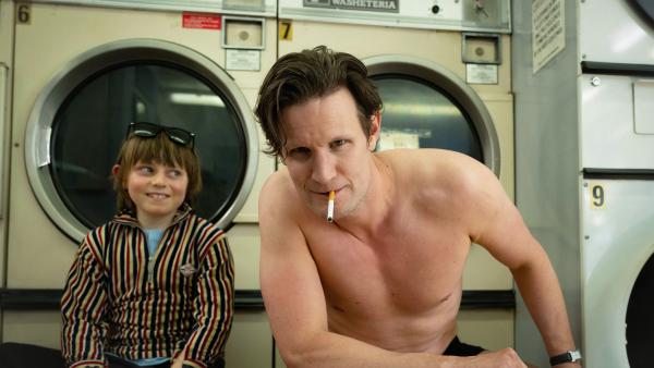Deze totaal geschifte Britse zwarte komedie met charismatische 'House of the Dragon'-ster binge je in een weekend