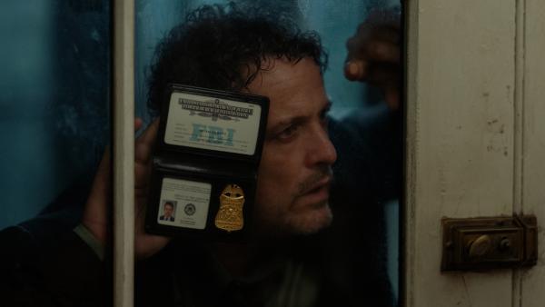 Deze psychologische thrillerserie van 8 aflevering op Netflix trok in korte tijd 43 miljoen kijkers en is nog altijd razend populair, binge 'm nu ook!