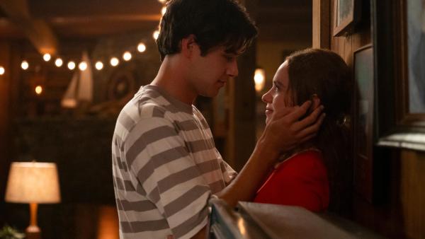 Vergeet 'The Summer I Turned Pretty' en 'The O.C.' en kijk nu deze romantische boekverfilming op Prime Video
