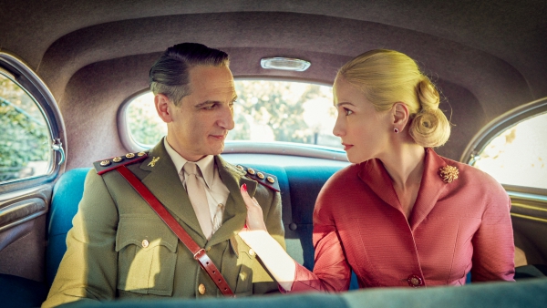 Recensie Disney+-serie 'Santa Evita'