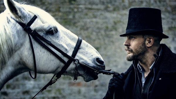 Met een 8,3 op IMDb is Tom Hardy's 'Taboo' een van de beste thrillerseries die je moet bekijken