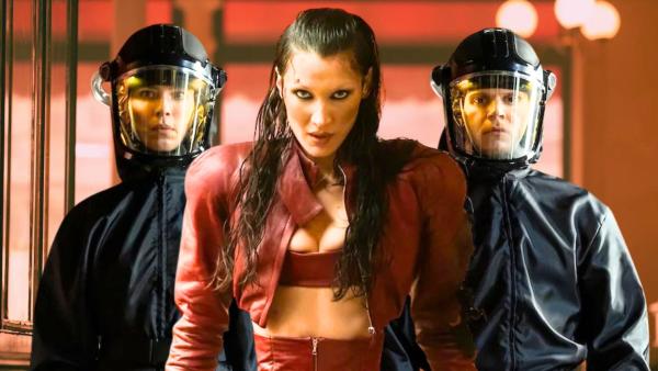 Visueel verleidelijke thriller met allemaal bloedmooie mensen, Disney+ pakt in januari uit met deze onheilspellende serie
