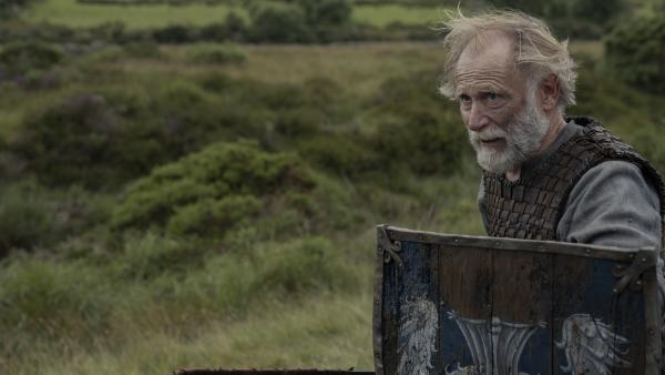 "Ik wilde hem iets bijzonders meegeven", oude ridder maakt indruk met enorm apparaat in tweede aflevering van 'A Knight of the Seven Kingdoms'
